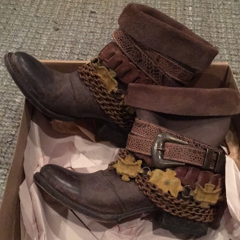 Freebird Boots by Steven